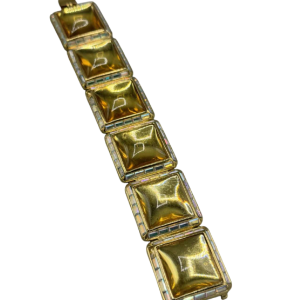 Yves Saint Laurent. Bracelet en métal doré, pâte de verre jaune, strass taille baguette
