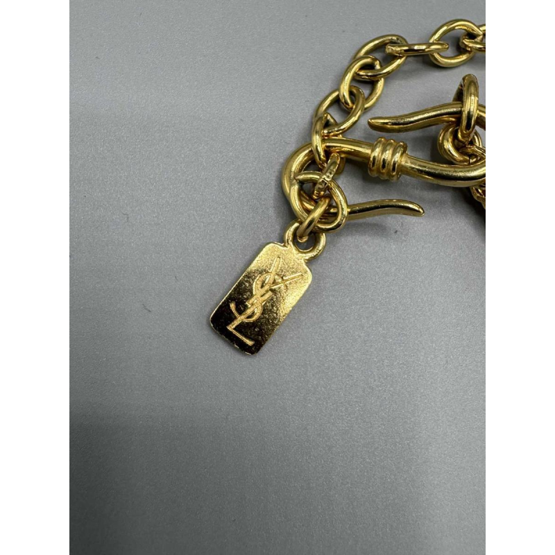 Yves Saint Laurent. Collier composé de médaillons