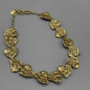 Yves Saint Laurent. Collier coeur