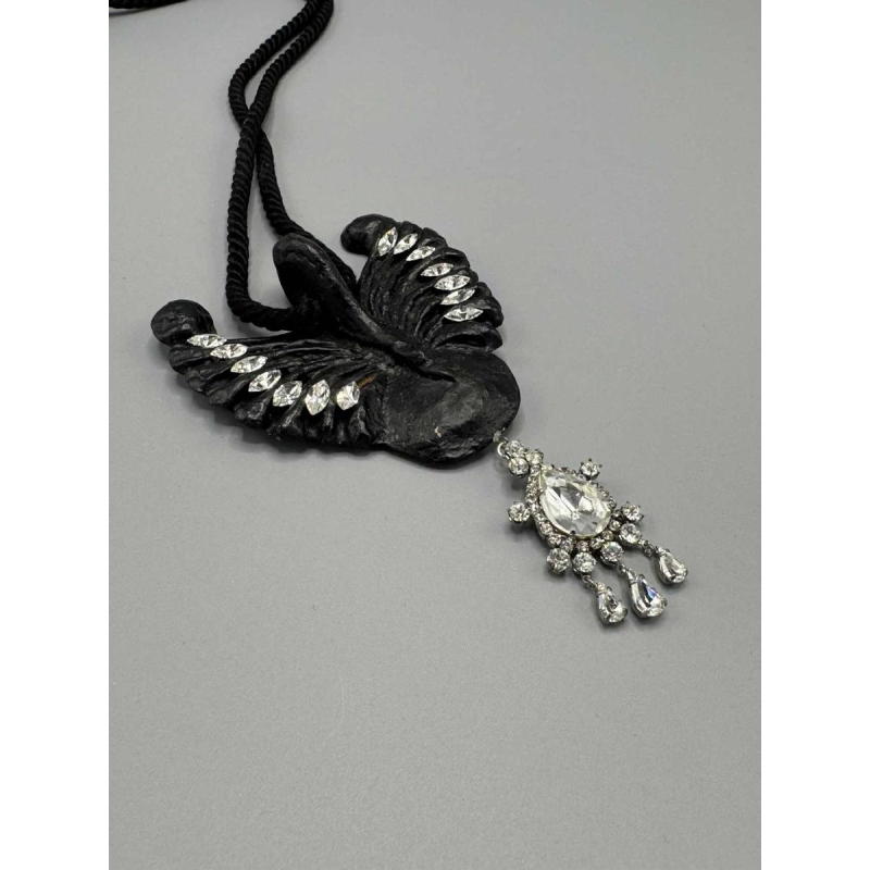 Yves Saint Laurent. Zwarte Zwaan lange halsketting, zwart composiet bakeliet, Swarovski-strass-steentjes