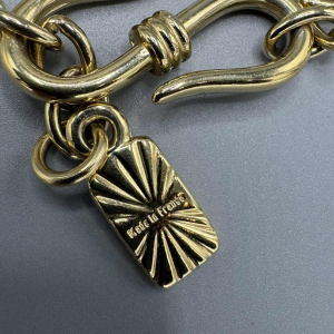 Yves Saint Laurent. Collier composé de médaillons