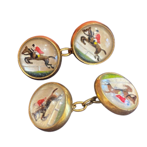 Essex Crystal, paire de boutons de manchette 'cavalier sautant un obstacle', ca 1920