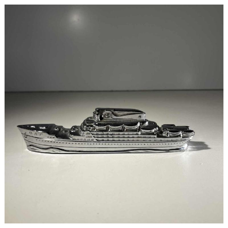 Briquet de table Art Déco MTC “Bateau - Paquebot de croisière“ acier chromé, ca 1930