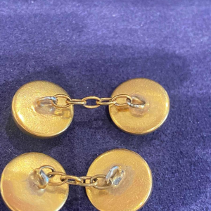 Essex Crystal, paire de boutons de manchette 'cavalier sautant un obstacle', ca 1920