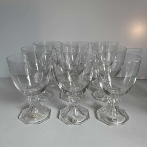 Val Saint Lambert “Yale” crystal service: 12 champagne coupes, 9 red wine glasses, 6 white wine glasses, 1970s