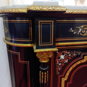 Buffet Napoléon III en bois noirci, marqueterie de laiton, nacre et os, fin XIXe s
