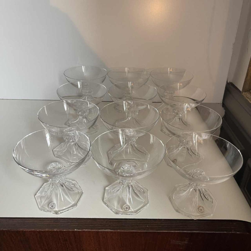 Val Saint Lambert “Yale“ crystal service: 12 champagne glasses - 9 red wine glasses - 6 white wine glasses, 1970s