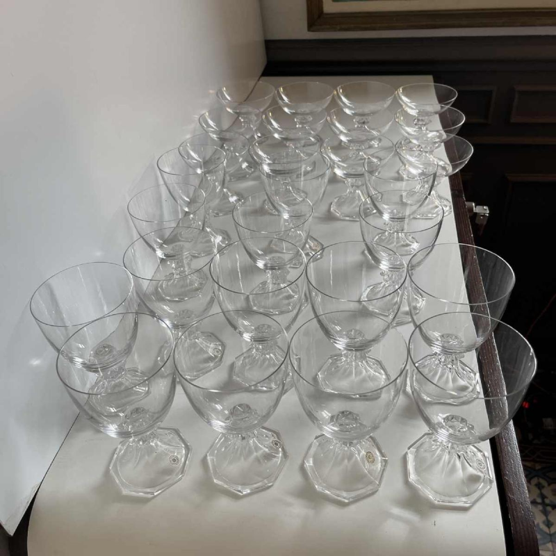 Val Saint Lambert “Yale“ crystal service: 12 champagne glasses - 9 red wine glasses - 6 white wine glasses, 1970s