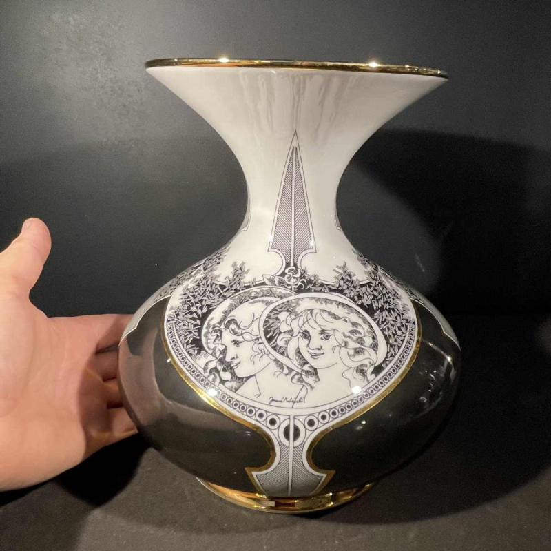 ENDRE SZASZ pour HOLLOHAZA HUNGARY, Grand Vase en Porcelaine Doré, 1970s