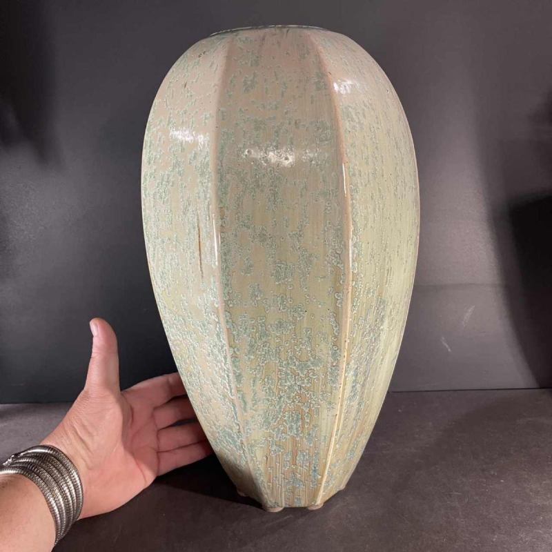 ROGER GUERIN, rare Art Deco vase 725 hexagonal shell, Bouffioulx stoneware 1935