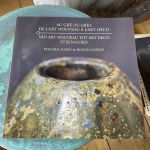 ROGER GUERIN, rare vase Art Deco N° 725 obus hexagonal, gre`s de Bouffioulx 1935