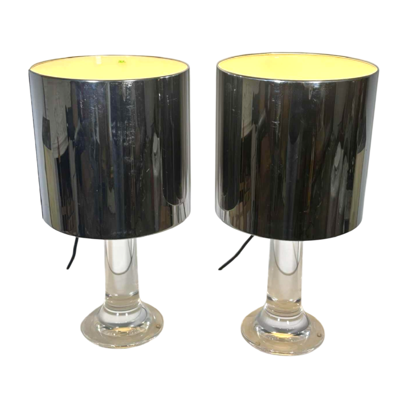 Harvey Guzzini, paire de lampes, piètements tulipe plexiglas, abat-jour cylindriques chromés, Italie 1970s
