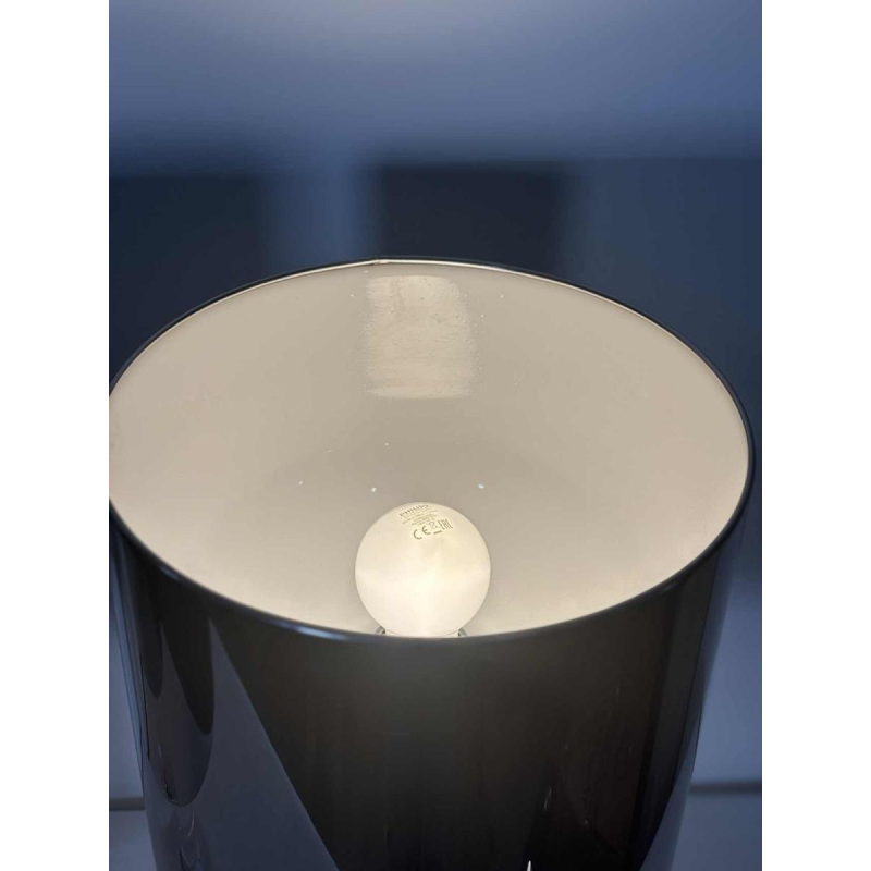 Harvey Guzzini, paar lampen, tulpvormige voetstukken van plexiglas, cilindervormige verchroomde lampenkappen, Italië, jaren 70