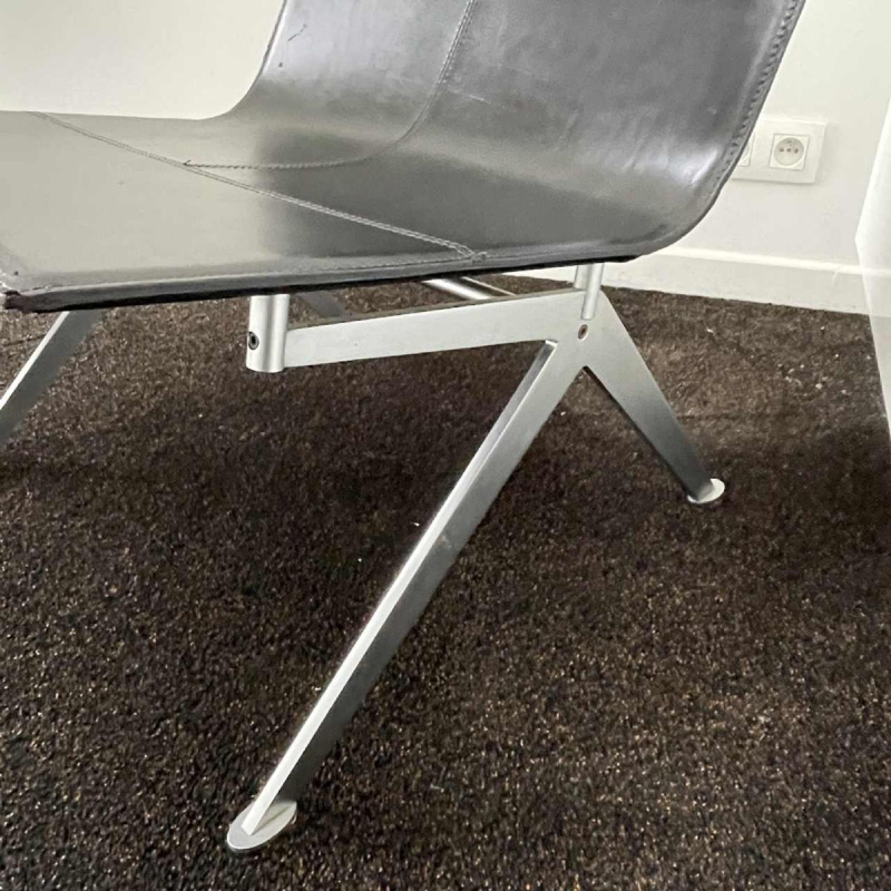 ENZO BERTI voor LAPALMA "Fenj" paar zwart lederen fauteuils, ca 1980