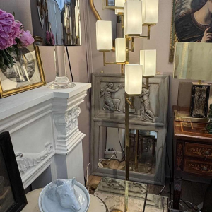 Harvey Guzzini, paar lampen, tulpvormige voetstukken van plexiglas, cilindervormige verchroomde lampenkappen, Italië, jaren 70