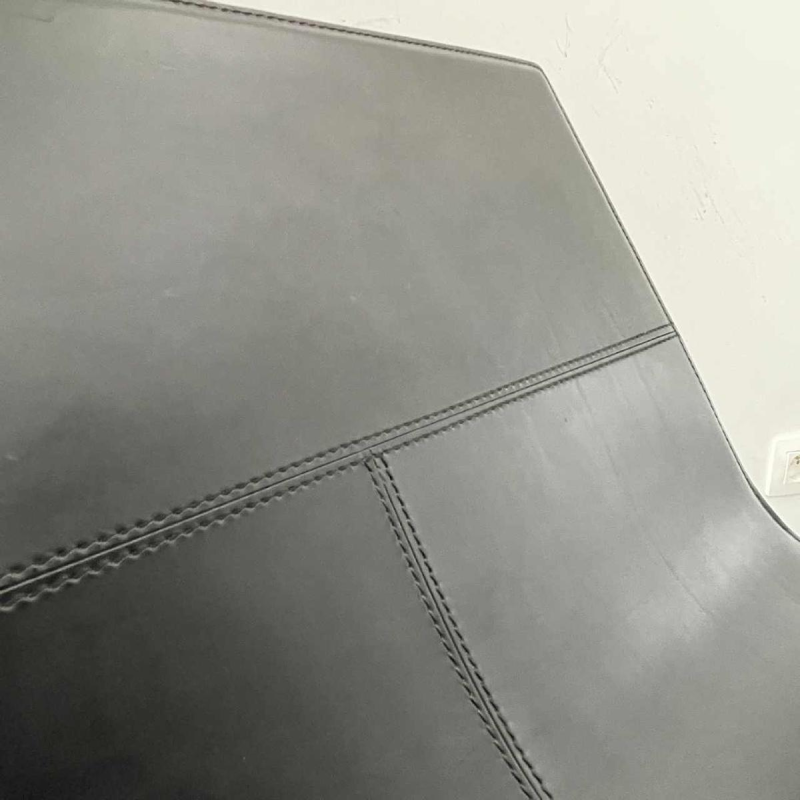 ENZO BERTI pour LAPALMA " Fenj " paire de fauteuils cuir noir, ca 1980