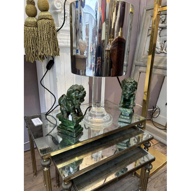 Harvey Guzzini, paar lampen, tulpvormige voetstukken van plexiglas, cilindervormige verchroomde lampenkappen, Italië, jaren 70