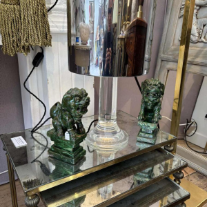 Harvey Guzzini, paar lampen, tulpvormige voetstukken van plexiglas, cilindervormige verchroomde lampenkappen, Italië, jaren 70