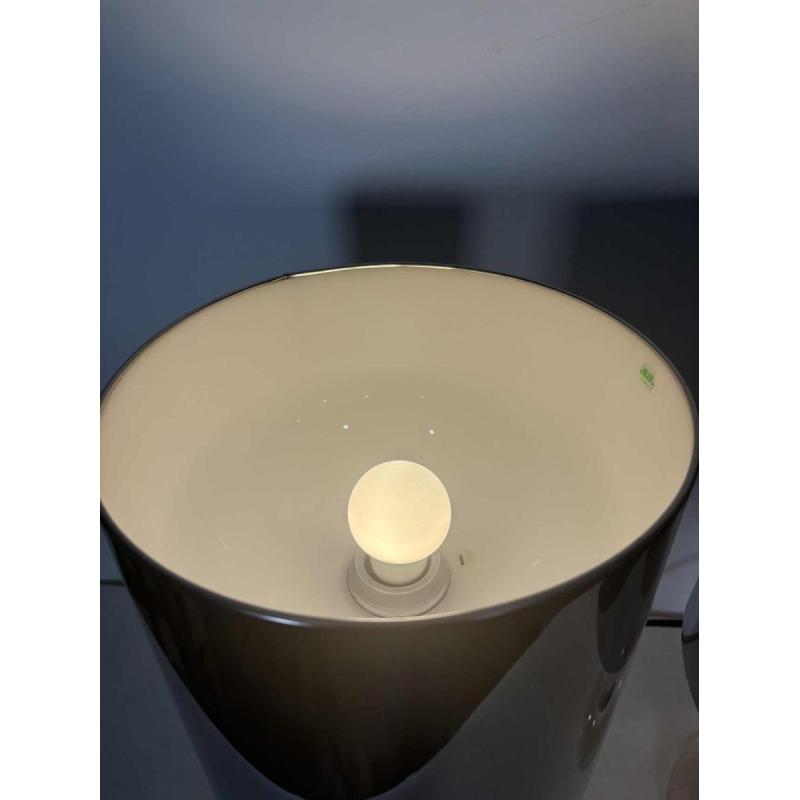 Harvey Guzzini, paar lampen, tulpvormige voetstukken van plexiglas, cilindervormige verchroomde lampenkappen, Italië, jaren 70