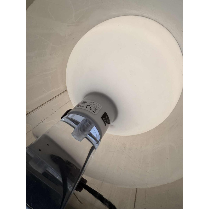 Harvey Guzzini, paar lampen, tulpvormige voetstukken van plexiglas, cilindervormige verchroomde lampenkappen, Italië, jaren 70