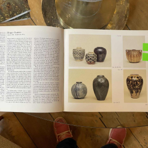 ROGER GUERIN, zeldzame Art Deco vaas 725 zeshoekige schelp, Bouffioulx steengoed