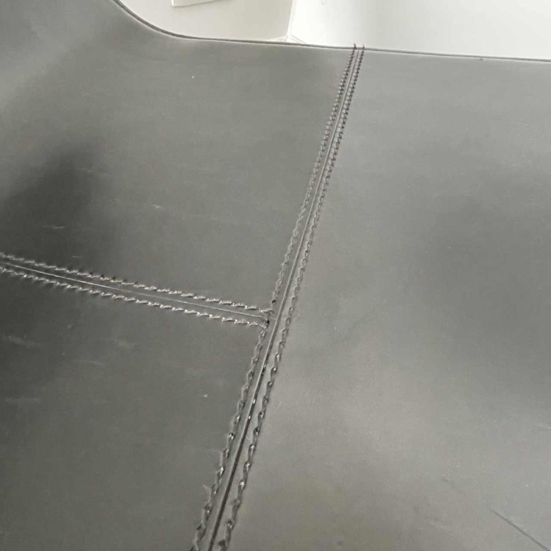 ENZO BERTI pour LAPALMA " Fenj " paire de fauteuils cuir noir, ca 1980