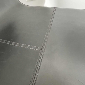 ENZO BERTI pour LAPALMA " Fenj " paire de fauteuils cuir noir, ca 1980