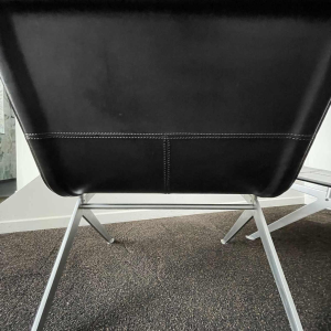 ENZO BERTI pour LAPALMA " Fenj " paire de fauteuils cuir noir, ca 1980