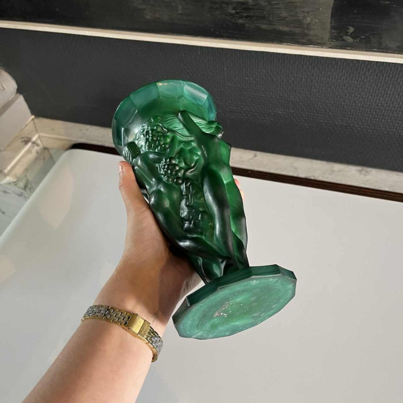 Heinrich Hoffmann (attr) vase Art Déco aux bacchantes, série "Ingrid" cristal jade / vert malachite, ca 1933
