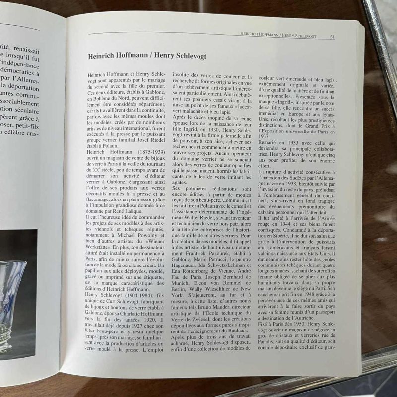 Heinrich Hoffmann (attr) Art Deco vaas met bacchanten "Ingrid" serie jade kristal / malachiet groen, ca 1933