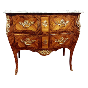Gerestaureerde Louis XV-kommode met gebogen vormen, bronzen versieringen, marmeren blad, 19e eeuw