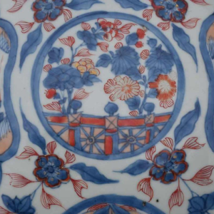 Grande assiette en porcelaine Imari chinoise du XVIIIe siècle, époque Kangxi