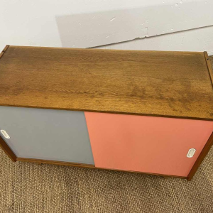 JIRI JIROUTEK pour INTERIEUR PRAHA - Dressoir / commode U-452 bicolore à glissières, ca 1958