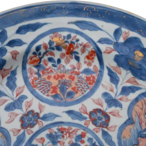Large 18th century Chinese Imari porcelain plate, Kangxi period