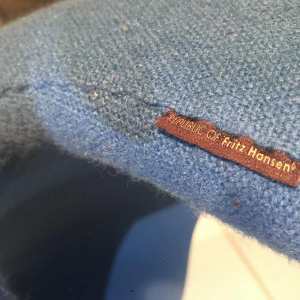 ARNE JACOBSEN voor FRITZ HANSEN, fauteuil “SWAN” blauw