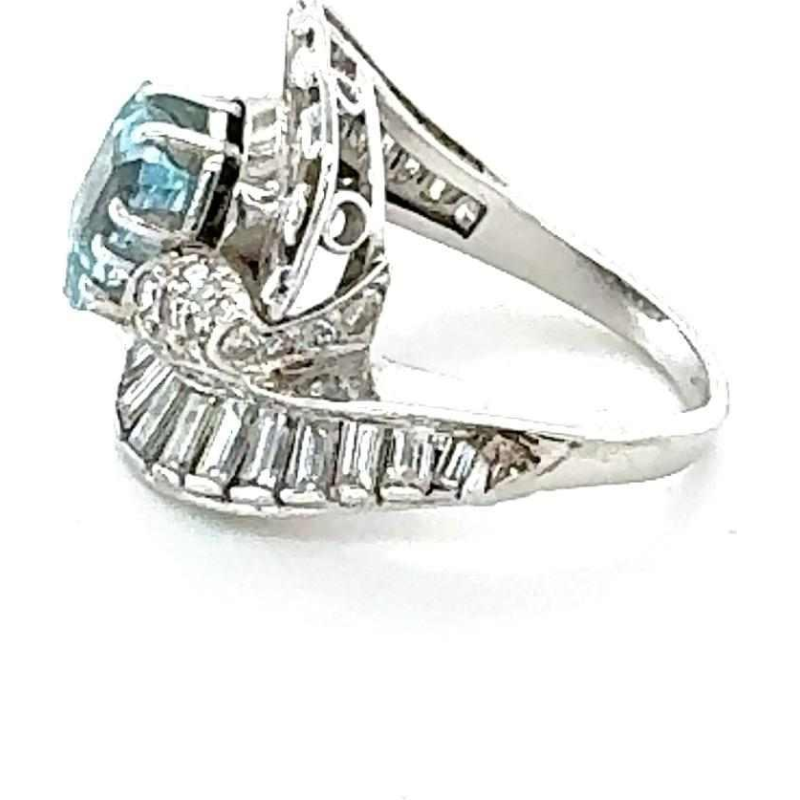 Mellerio Paris, ring in witgoud, aquamarijn en baguette geslepen diamanten