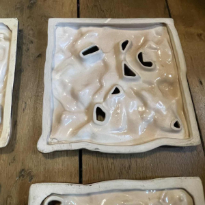 RENE BOSCHMANS voor COCERAM, complete serie van 4 bas-reliëf sculpturen, vrijmetselarij, ca 1950