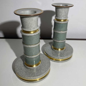 ROYAL COPENHAGEN Denmark, paire de bougeoirs Art Déco, ce´ramique polychrome craquelé vert / doré, ca 1940 / 1950