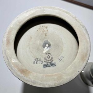 ROYAL COPENHAGEN Denmark, paire de bougeoirs Art Déco, ce´ramique polychrome craquelé vert / doré, ca 1940 / 1950