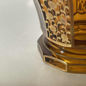 Moser Karlsbad, vase Art Déco, cristal taillé moderniste, couleur topaze, décor floral géométrique stylisé doré, ca 1930