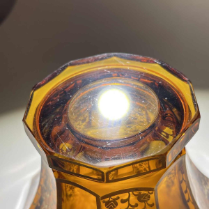 Moser Karlsbad, vase Art Déco, cristal taillé moderniste, couleur topaze, décor floral géométrique stylisé doré, ca 1930