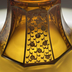 Moser Karlsbad, vase Art Déco, cristal taillé moderniste, couleur topaze, décor floral géométrique stylisé doré, ca 1930