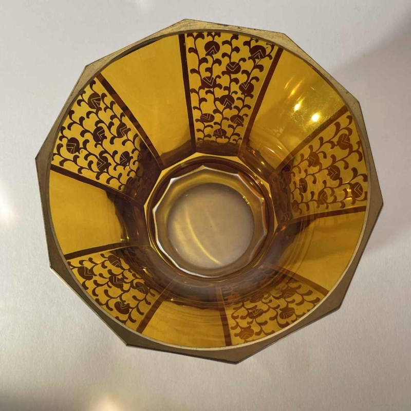 Moser Karlsbad, vase Art Déco, cristal taillé moderniste, couleur topaze, décor floral géométrique stylisé doré, ca 1930