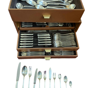 Christofle, modèle « Perles » 147 pces argenterie, ménagère couverts de table en métal argenté