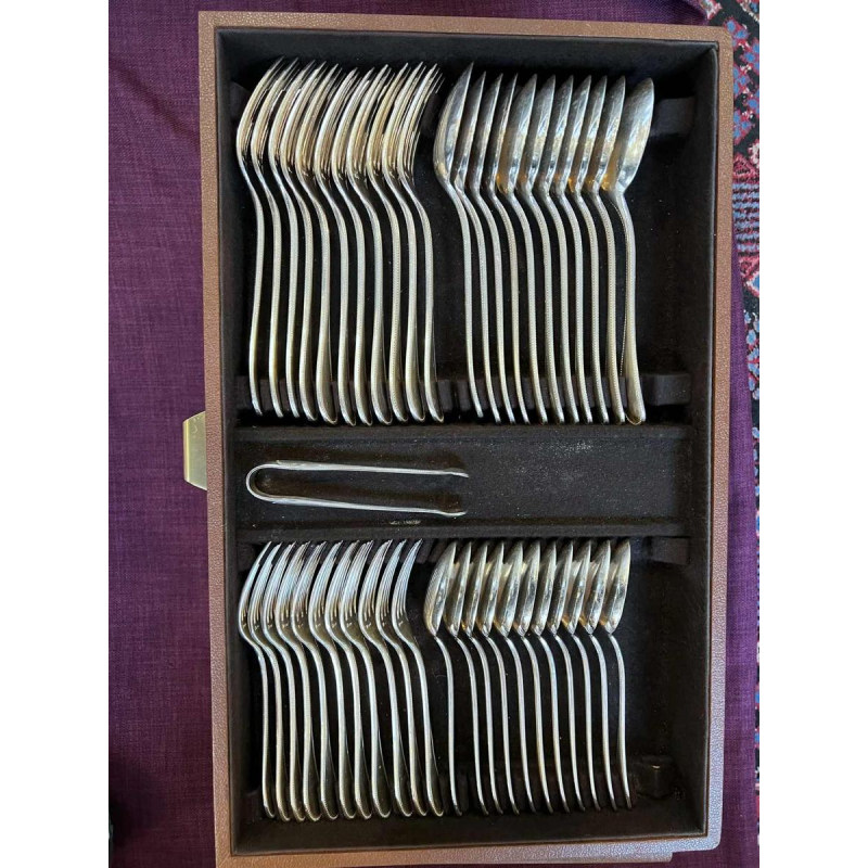 Christofle, modèle « Perles » 147 pces argenterie, ménagère couverts de table en métal argenté