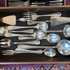 Christofle, model “Perles” verzilverd bestek 147 pces, verzilverd serviesgoed