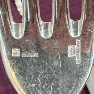 Christofle, modèle « Perles » 147 pces argenterie, ménagère couverts de table en métal argenté