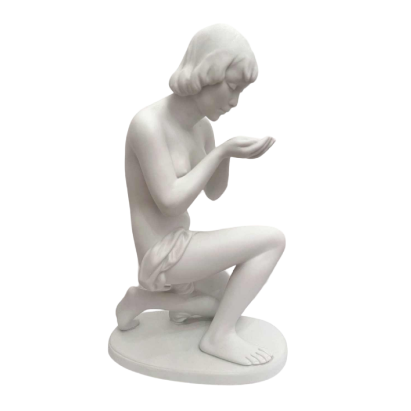 Kurt STEINER par Wallendorfer Porzellan Manufaktur, biscuit de porcelaine « Jeune femme agenouillée »