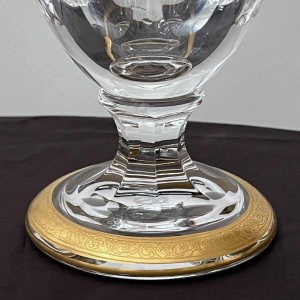 Saint Louis "Modèle Pompéi" vase en cristal clair et doré sur piédouche, 20ème siècle