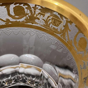 Saint Louis “Pompeii model” helder en verguld kristallen vaas op voet, 20e eeuw